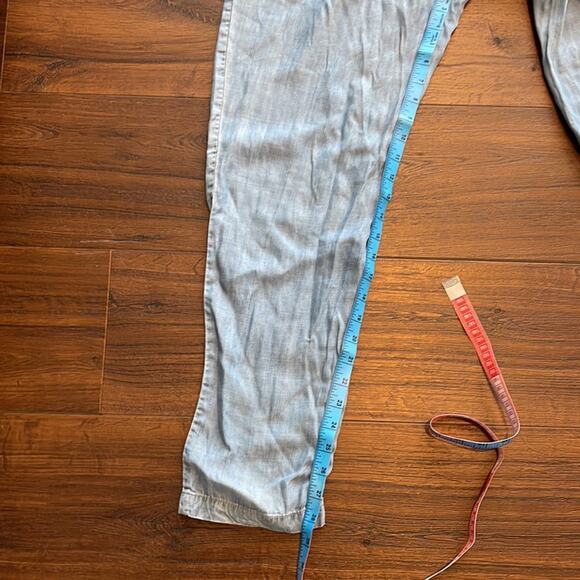 Cisono Pre loved Sleeveless Jumpsuit with Pockets in a thin Denim fabric. - Picture 8 of 9